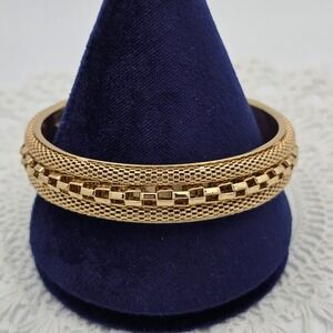 Vintage Bangle Bracelet Gold Tone 7.75 Mesh Textured Geometric